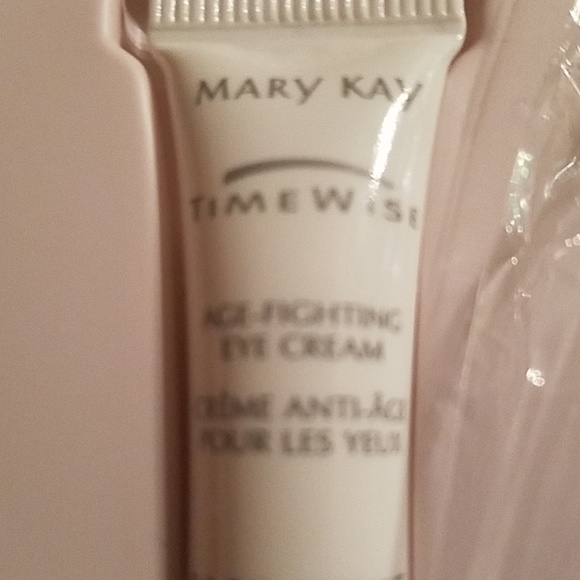 🎁🎄Mary Kay essential eye set 3 piece gift set - Picture 3 of 6